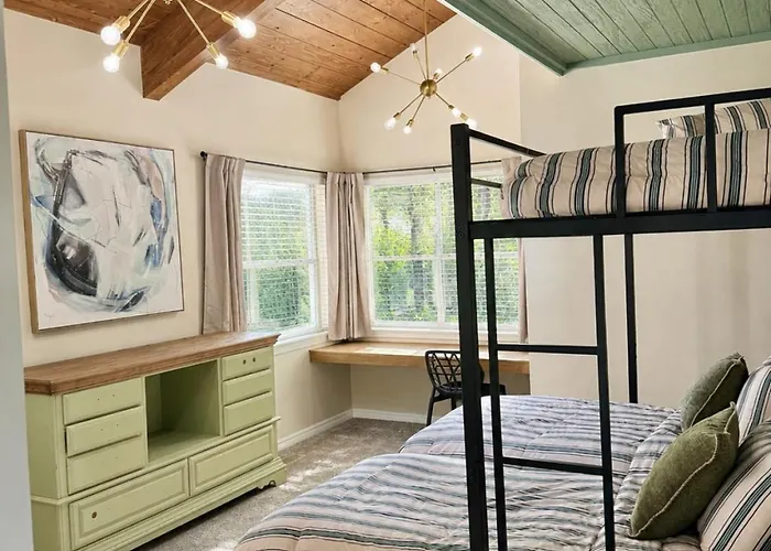 Ultimate Family Getaway-sleeps 18 Holiday home