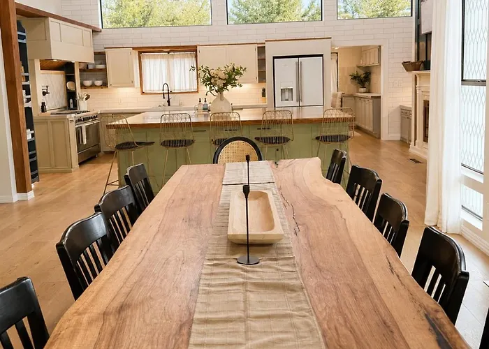Ultimate Family Getaway-sleeps 18 Tulsa