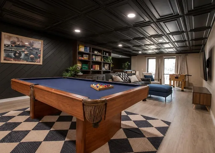 Ultimate Family Getaway-sleeps 18 *