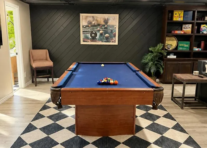 Ultimate Family Getaway-sleeps 18 *