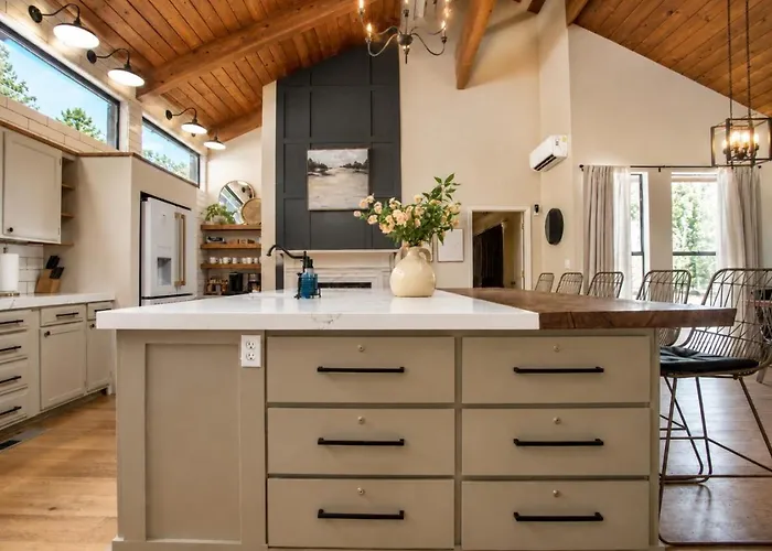 Ultimate Family Getaway-sleeps 18 * Tulsa