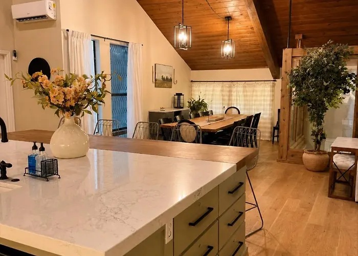 Ultimate Family Getaway-sleeps 18