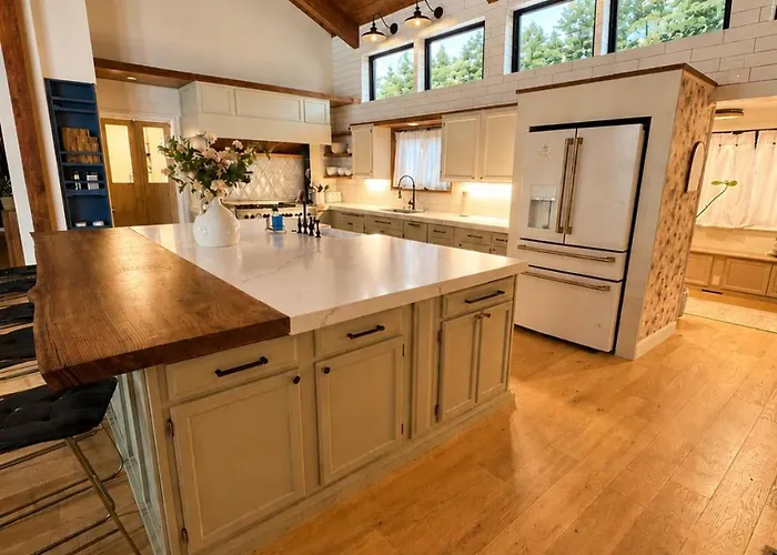 Ultimate Family Getaway-sleeps 18 * Tulsa