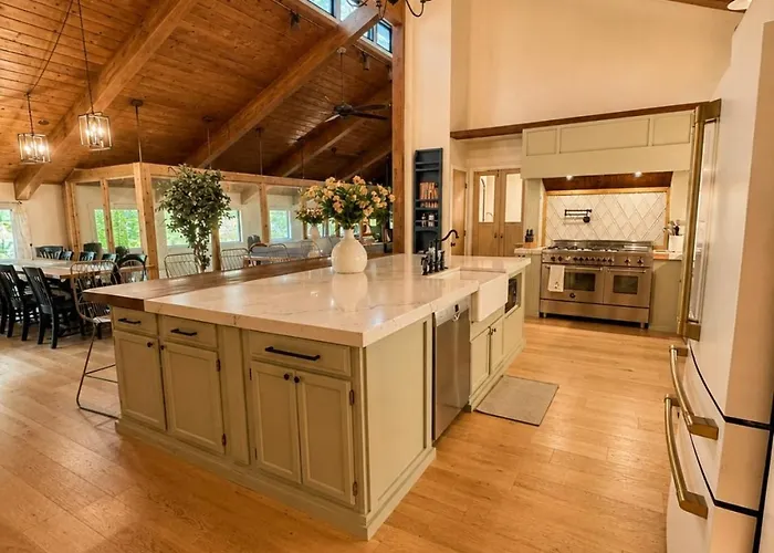 Ultimate Family Getaway-sleeps 18