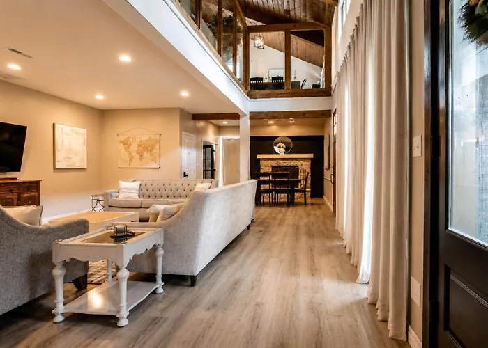 Ultimate Family Getaway-sleeps 18 *