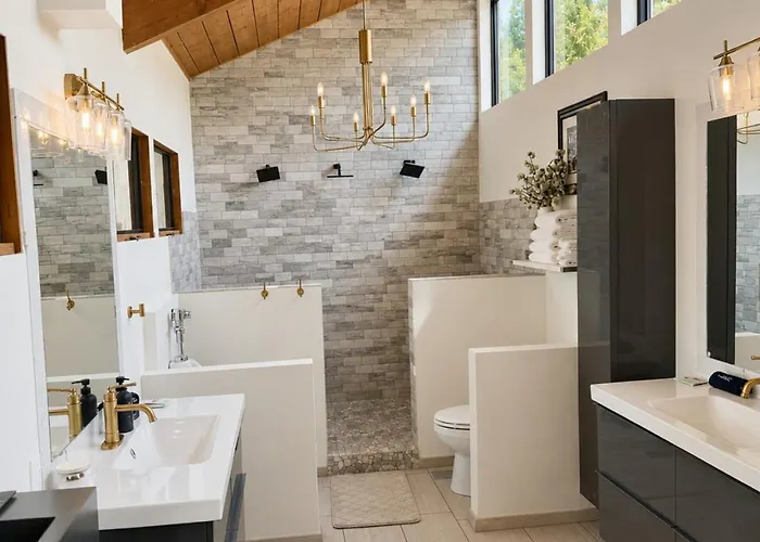 Holiday home Ultimate Family Getaway-sleeps 18