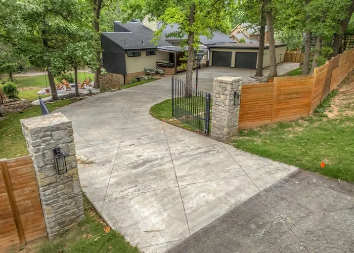 Ultimate Family Getaway-sleeps 18 * Tulsa