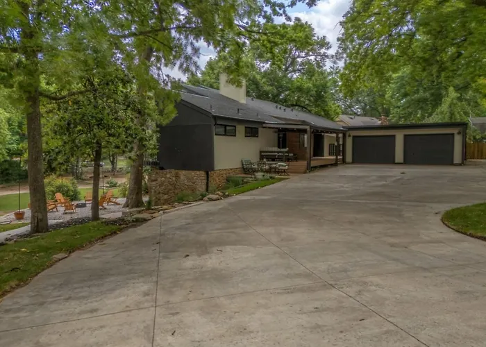 Ultimate Family Getaway-sleeps 18