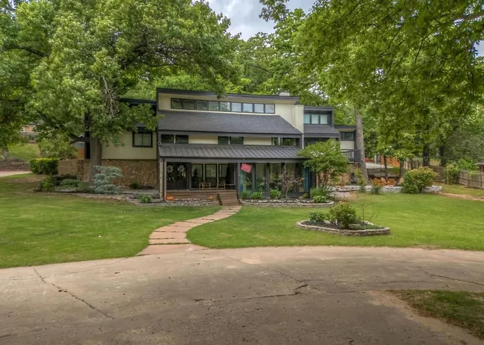 Ultimate Family Getaway-sleeps 18 *